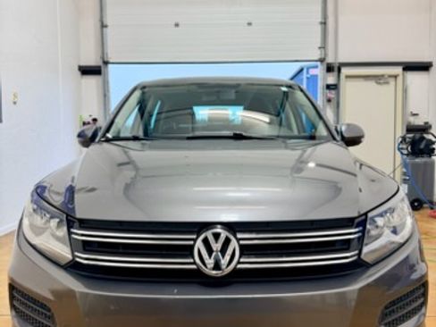 Used 2013 Volkswagen Tiguan S image 9