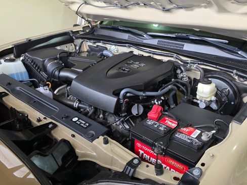 Used 2017 Toyota Tacoma SR5 w/ Tow Package image 31