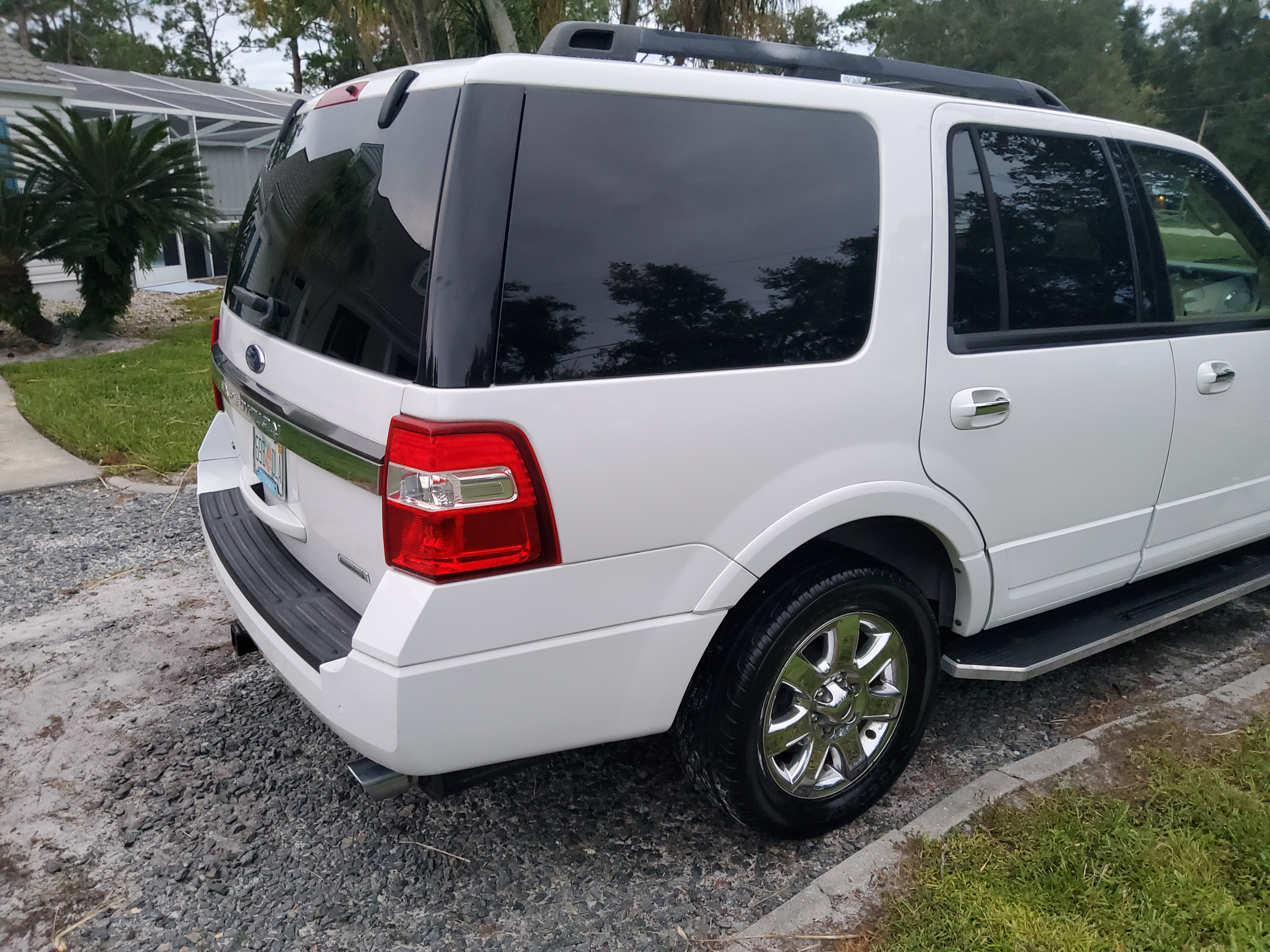 Used 2017 Ford Expedition XLT w/ Equipment Group 201A RWD image 8