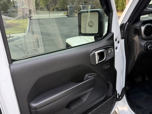 Used 2021 Jeep Gladiator Sport image 9