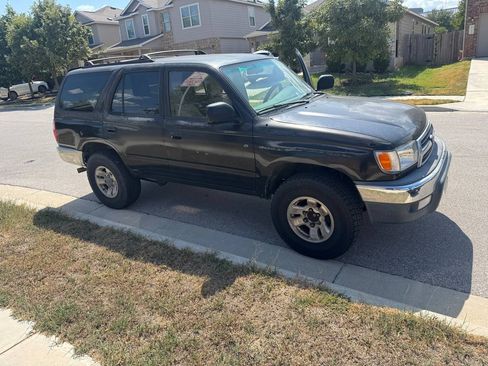 Used 2000 Toyota 4Runner SR5 image 9