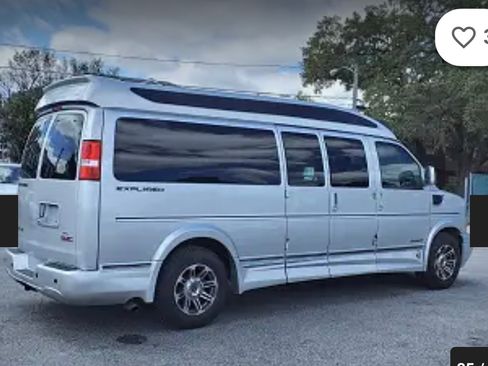 Used 2022 GMC Savana 2500 Extended w/ Enhanced Convenience Package image 5