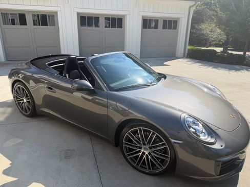 Used 2017 Porsche 911 Carrera RWD image 1