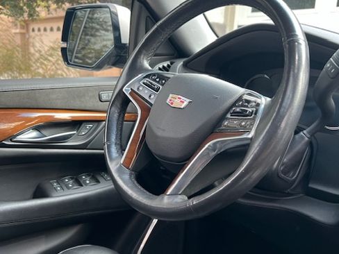 Used 2019 Cadillac Escalade Premium Luxury image 10