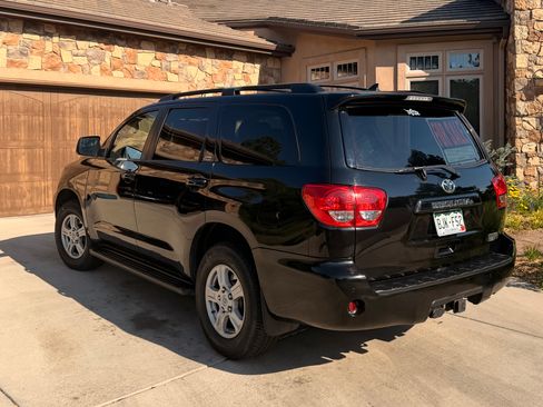 Used 2017 Toyota Sequoia SR5 w/ Premium Package AWD/4WD image 4