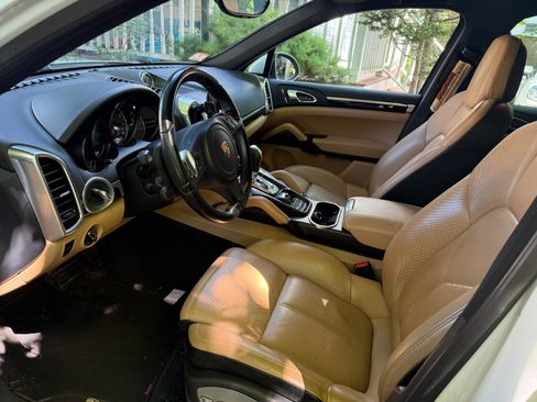 Used 2014 Porsche Cayenne Platinum Edition AWD/4WD image 8
