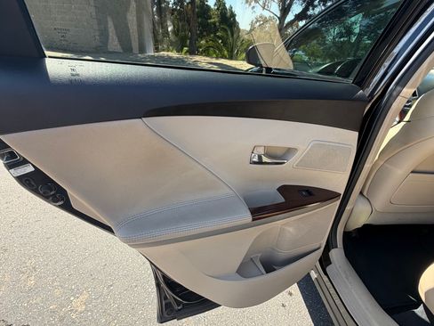 Used 2011 Toyota Venza w/ Leather Pkg FWD image 15