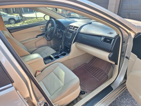 Used 2017 Toyota Camry LE image 8