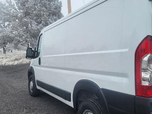 Used 2024 RAM ProMaster 2500 w/ Convenience Group image 7