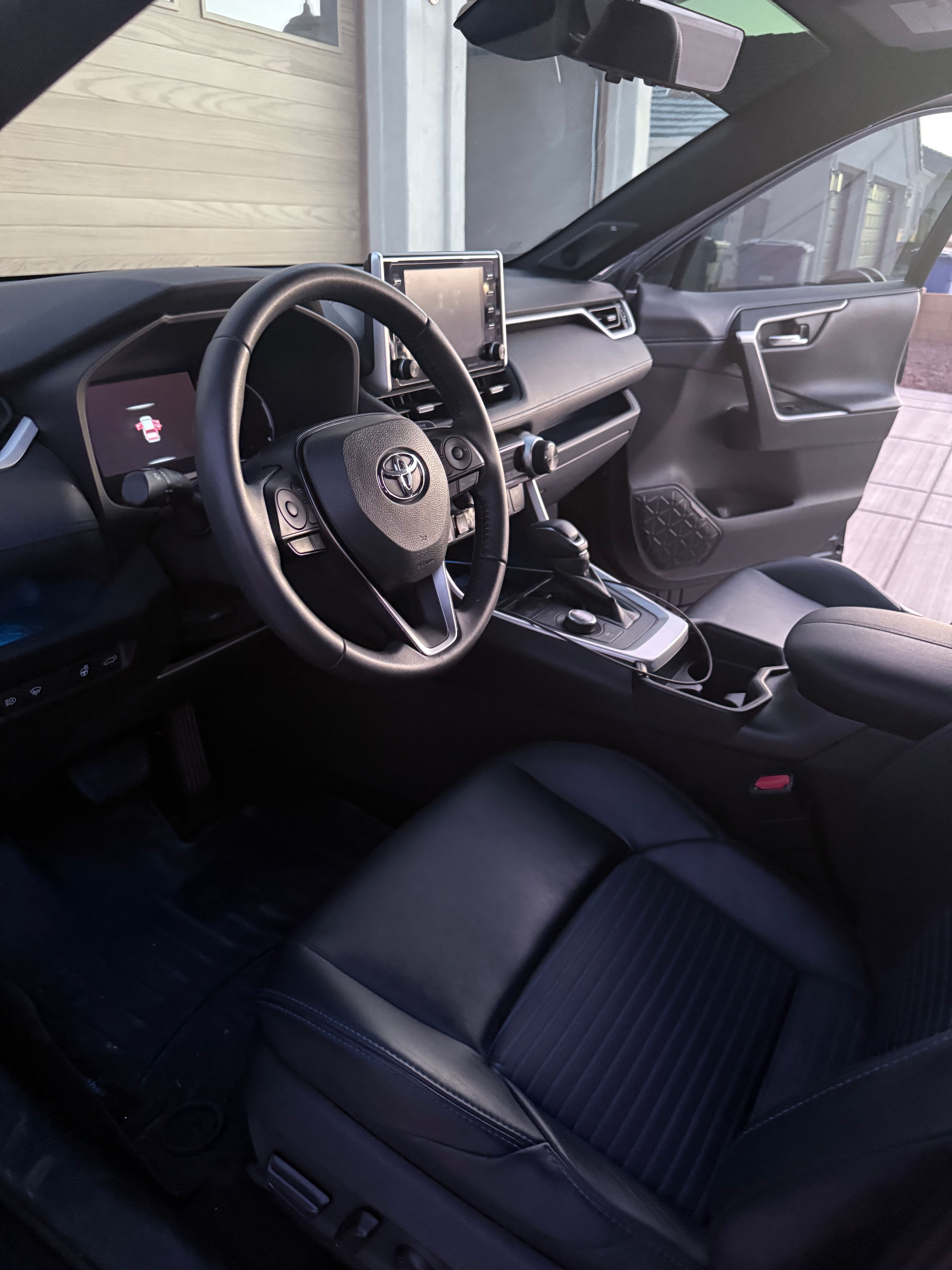Used 2020 Toyota RAV4 XSE AWD/4WD image 2