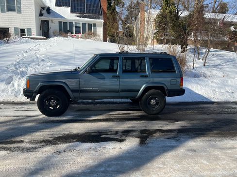 Used 1999 Jeep Cherokee Sport image 4