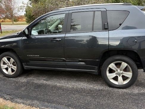 Used 2014 Jeep Compass Latitude w/ Sun/Sound Group image 2