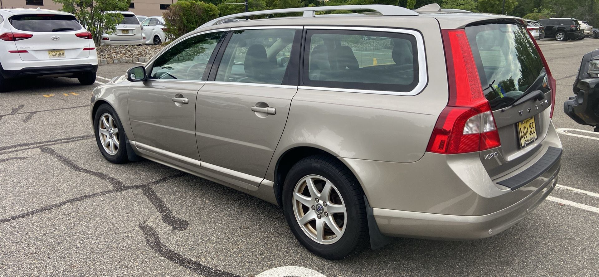 Used 2009 Volvo V70 FWD image 9