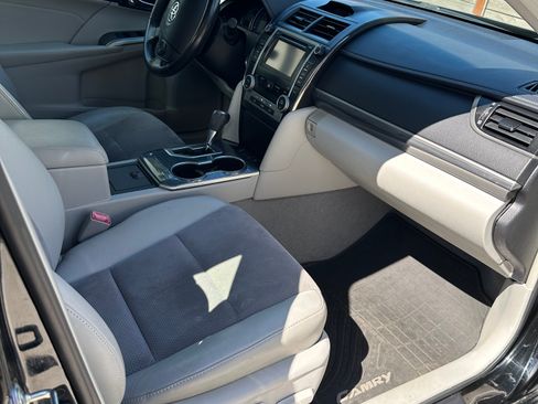 Used 2013 Toyota Camry XLE w/ Leather Pkg image 10
