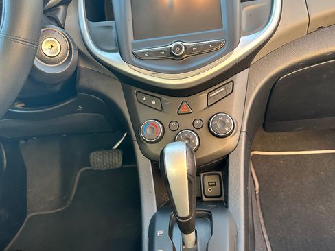 Used 2017 Chevrolet Sonic LT image 7