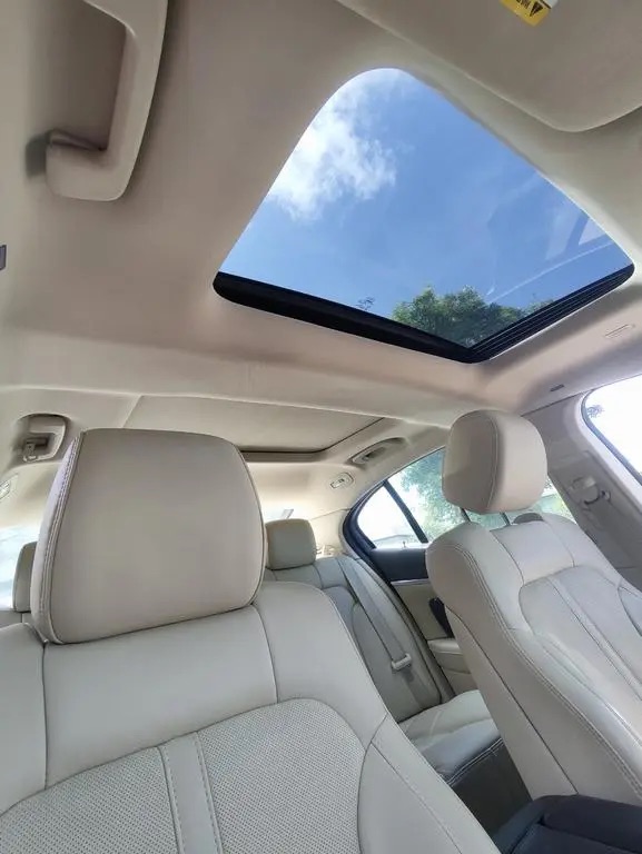 Used 2014 Lincoln MKS w/ Equipment Group 101A FWD image 4