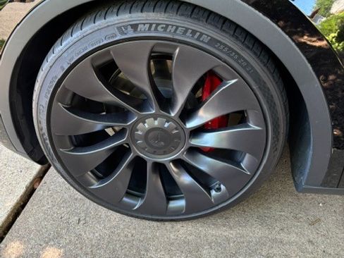 Used 2023 Tesla Model Y Performance AWD/4WD image 18