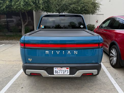 Used 2022 Rivian R1T Launch Edition image 6