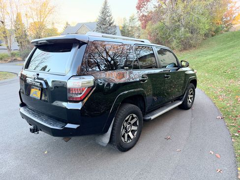 Used 2016 Toyota 4Runner SR5 image 6