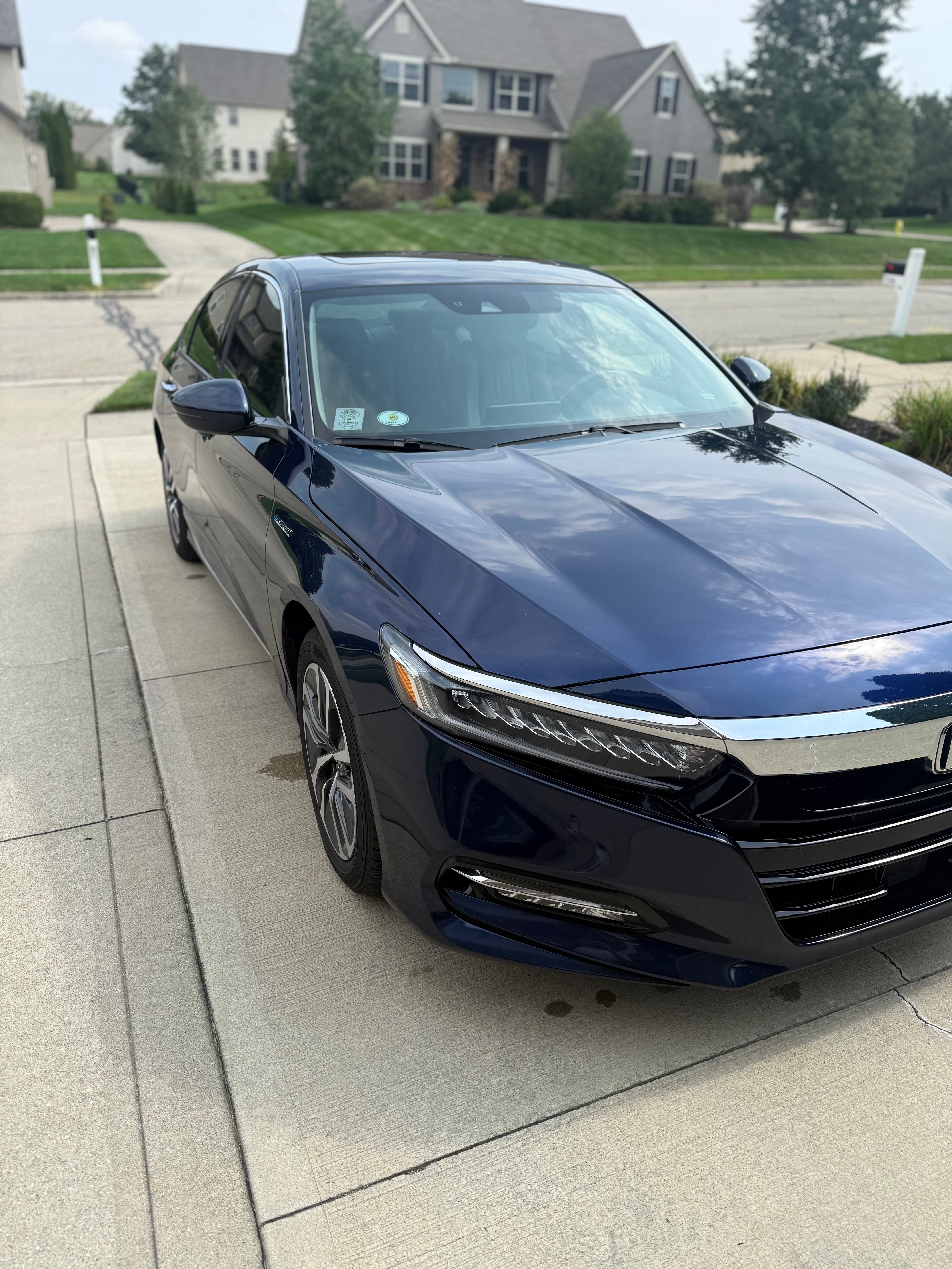Used 2020 Honda Accord Touring image 2
