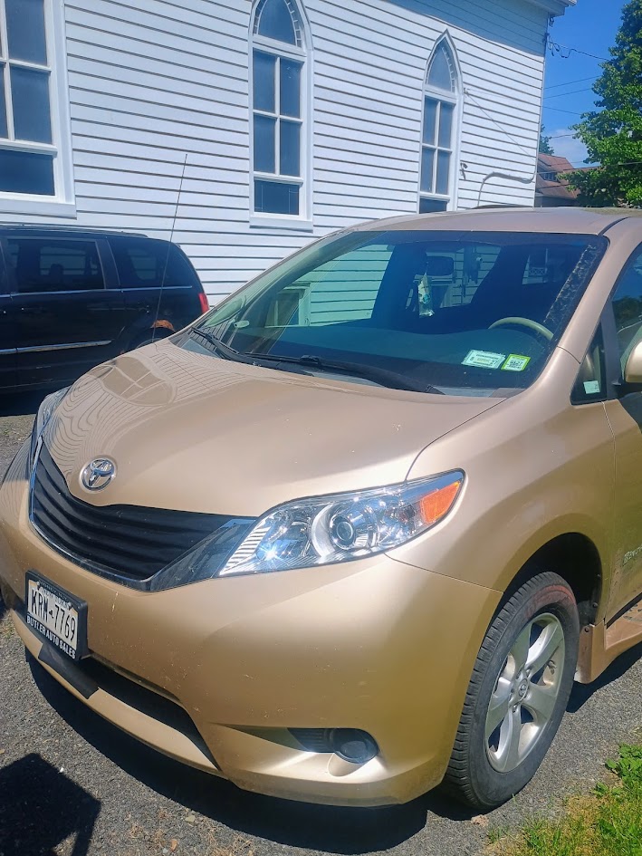 Used 2013 Toyota Sienna LE FWD image 4