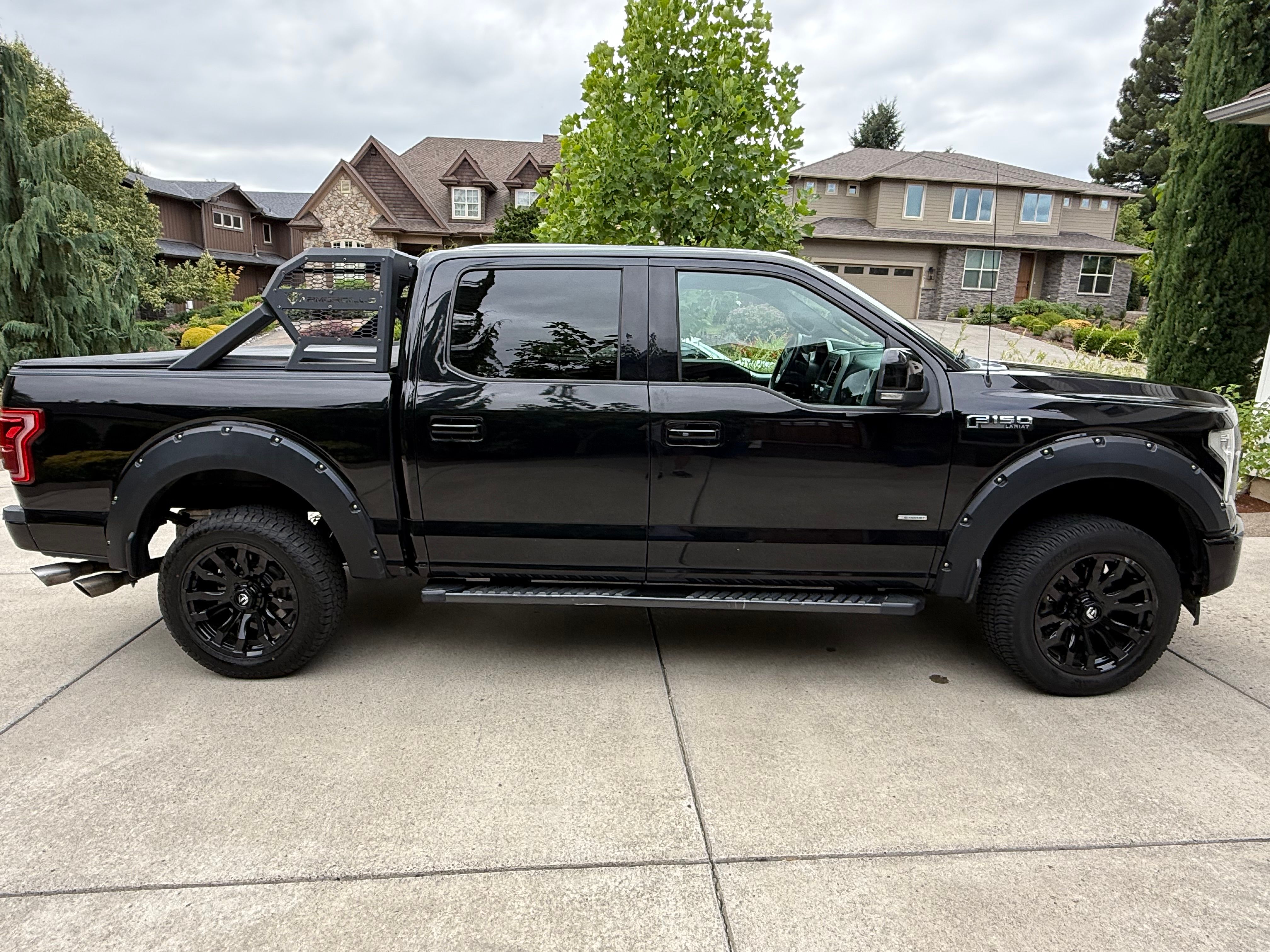 Used 2017 Ford F150 Lariat w/ Equipment Group 502A Luxury AWD/4WD image 4