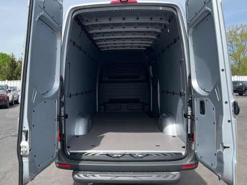 Used 2024 Mercedes-Benz Sprinter 2500 image 15