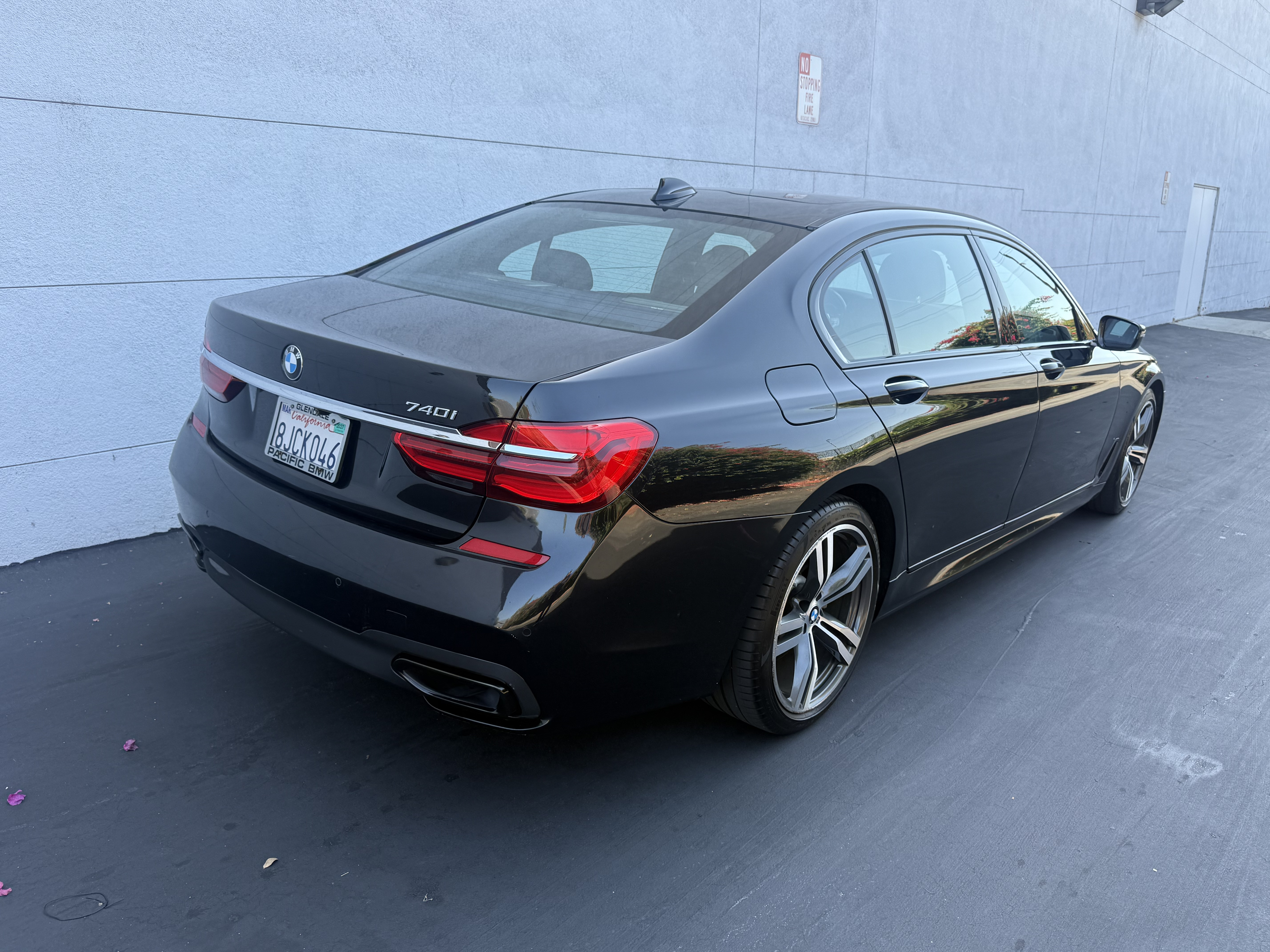 Used 2019 BMW 740i w/ M Sport Package RWD image 2