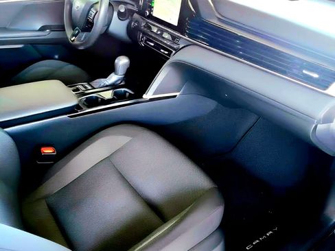 Used 2025 Toyota Camry LE FWD image 12