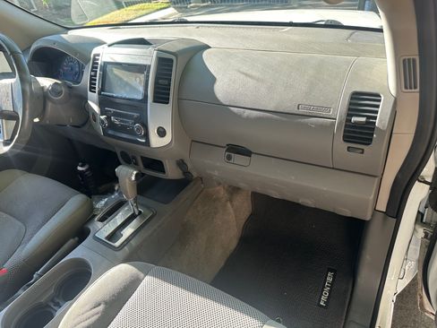 Used 2017 Nissan Frontier SV RWD image 9