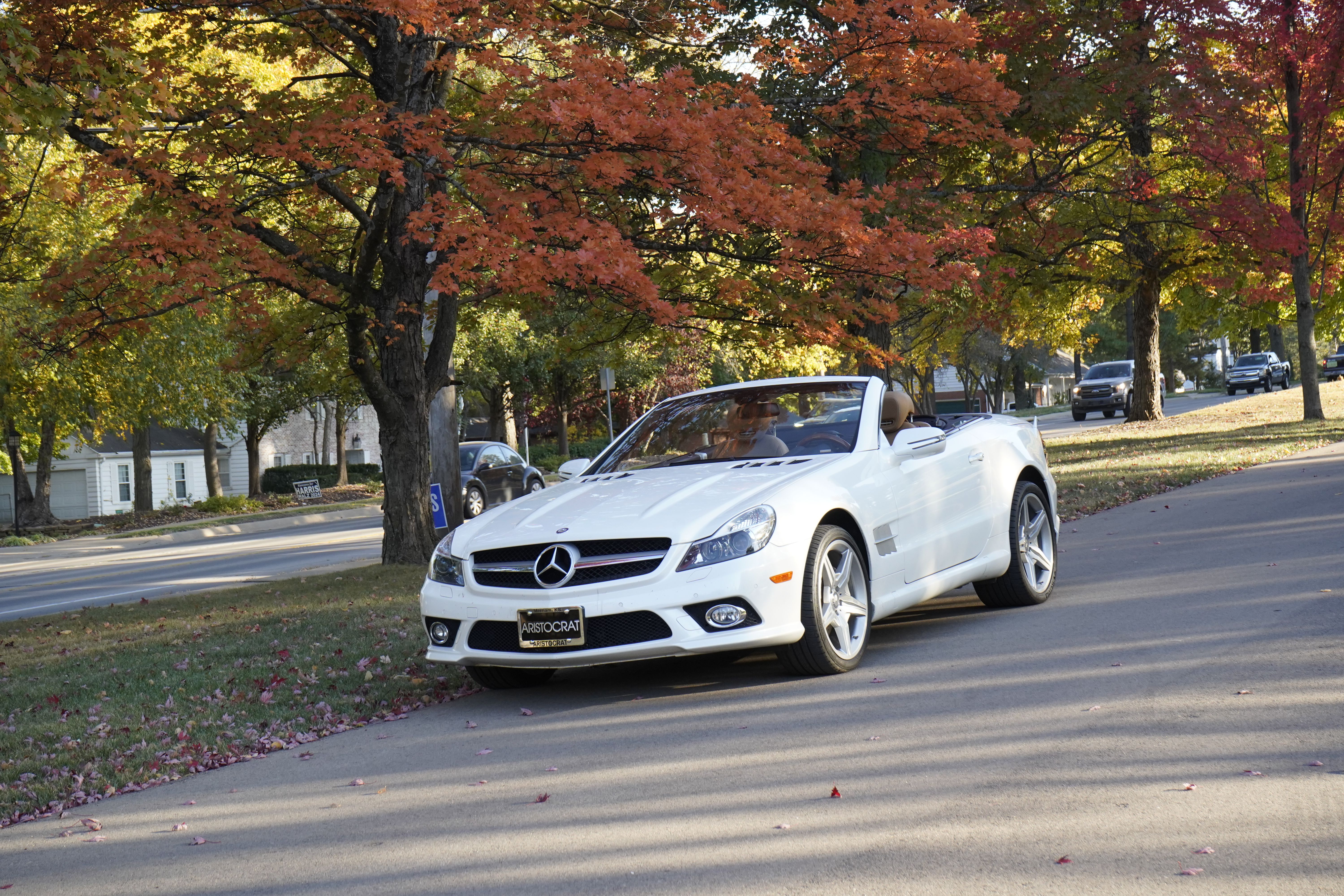 Used 2011 Mercedes-Benz SL 550 image 4