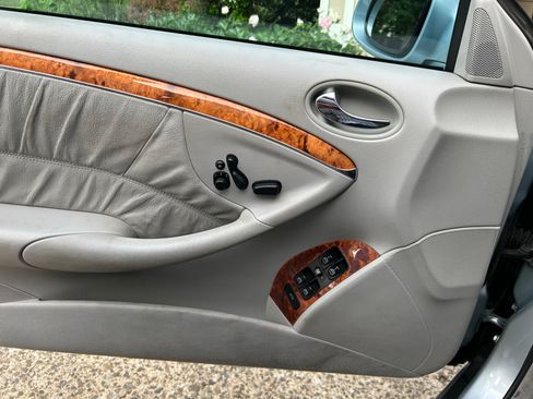 Used 2005 Mercedes-Benz CLK 500 Cabriolet image 16