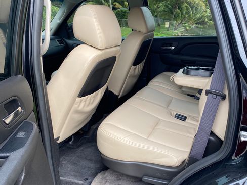 Used 2014 GMC Yukon SLE image 9