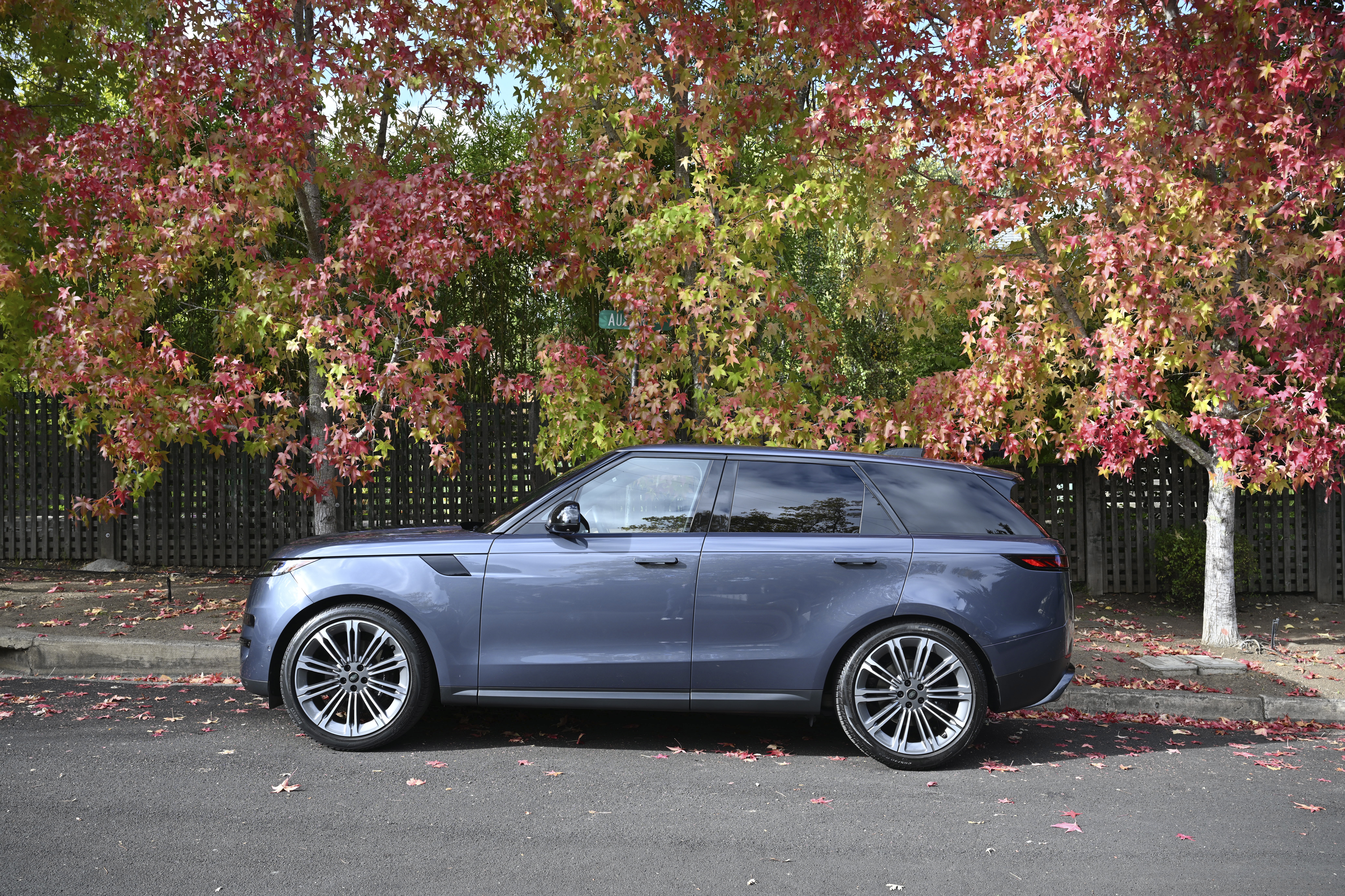 Used 2024 Land Rover Range Rover Sport SE AWD/4WD image 6