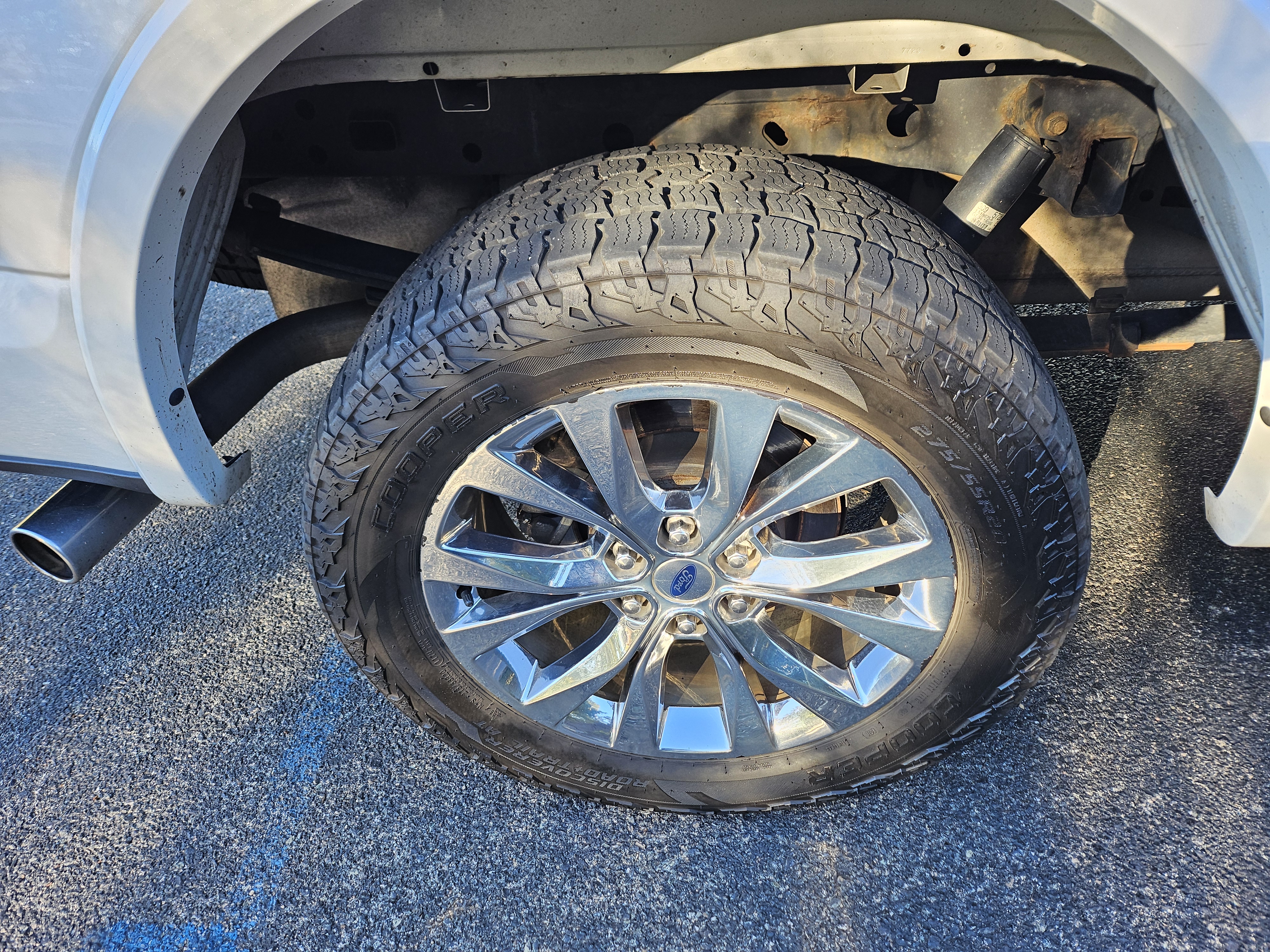 Used 2017 Ford F150 Lariat w/ Equipment Group 502A Luxury AWD/4WD image 9