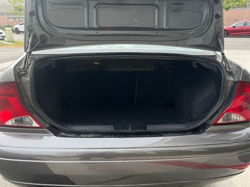 Used 2004 Ford Focus SE image 6