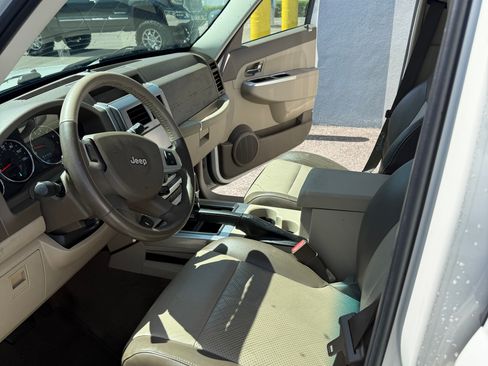 Used 2008 Jeep Liberty Limited w/ Premium Group II RWD image 12