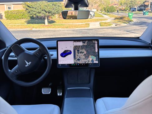 Used 2021 Tesla Model Y Long Range image 8