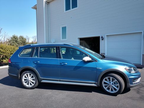Used 2019 Volkswagen Golf Alltrack SE image 4