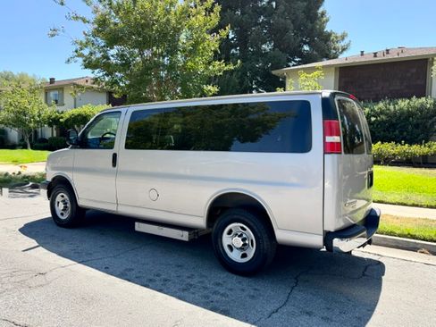 Used 2008 Chevrolet Express 3500 Passenger w/ LT Preferred Equipment Group RWD image 11