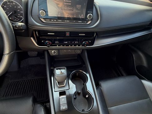 Used 2021 Nissan Rogue SV w/ Premium Package FWD image 16