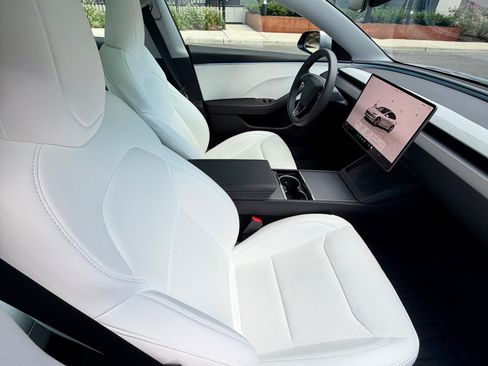 Used 2025 Tesla Model 3 Long Range RWD image 17