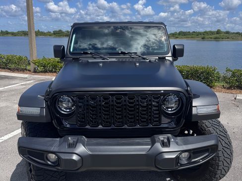 Used 2024 Jeep Wrangler Unlimited Sport AWD/4WD image 4