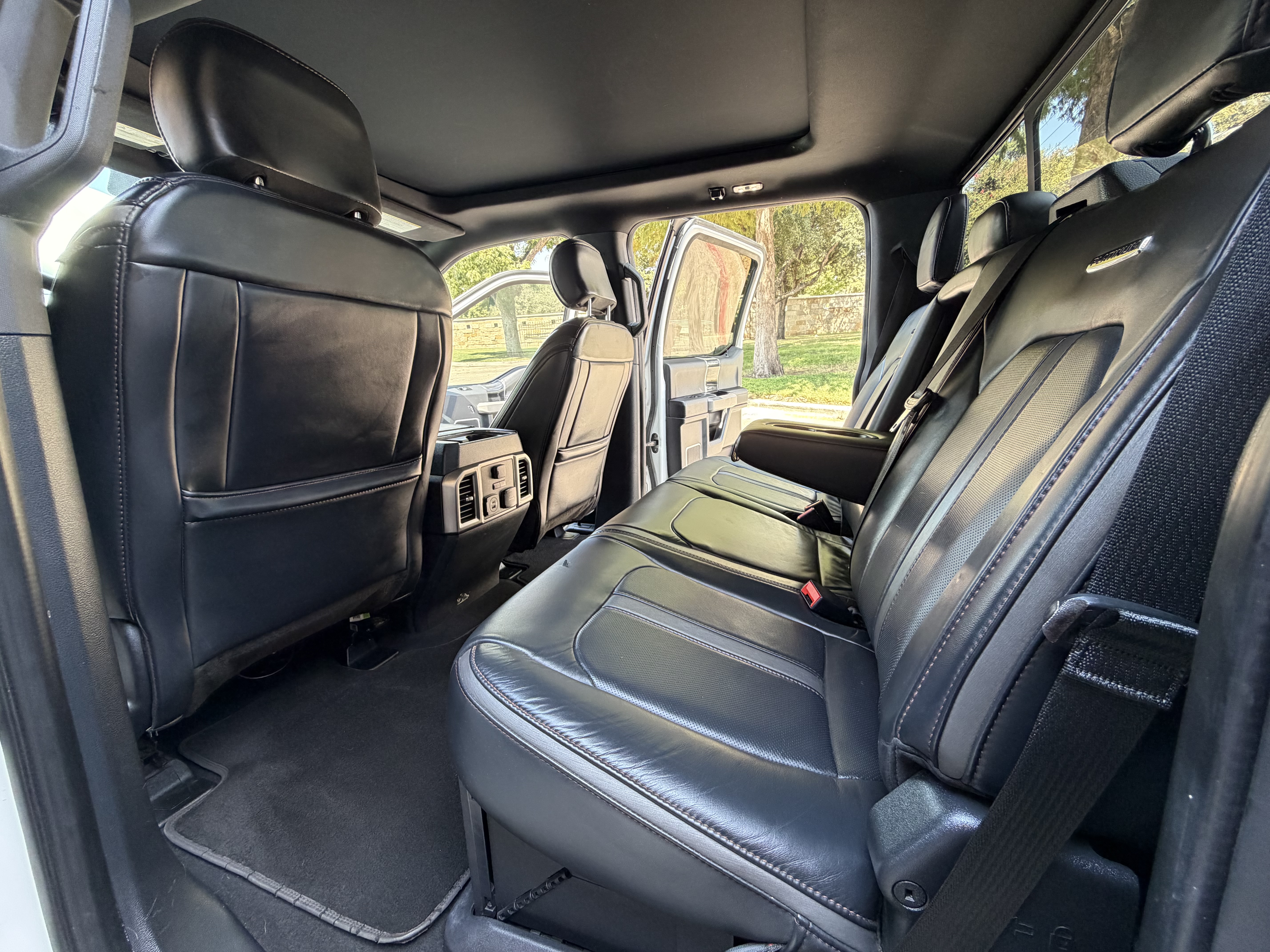 Used 2022 Ford F350 Platinum w/ FX4 Off-Road Package AWD/4WD image 12