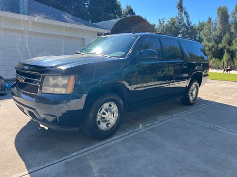 Used 2009 Chevrolet Suburban 2500 LT AWD/4WD image 4