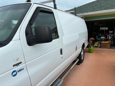 Used 2004 Ford E-350 and Econoline 350 Extended Super Duty RWD image 16