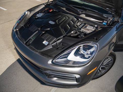 Used 2020 Porsche Cayenne Sport Utility 4D image 31