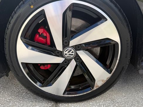 Used 2018 Volkswagen GTI SE FWD image 18