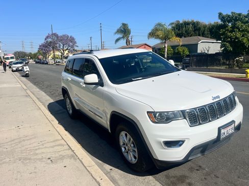 Used 2019 Jeep Grand Cherokee Laredo RWD image 5