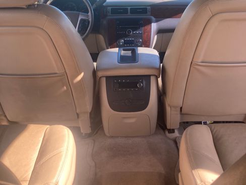 Used 2012 Chevrolet Suburban LT w/ Luxury Package image 12